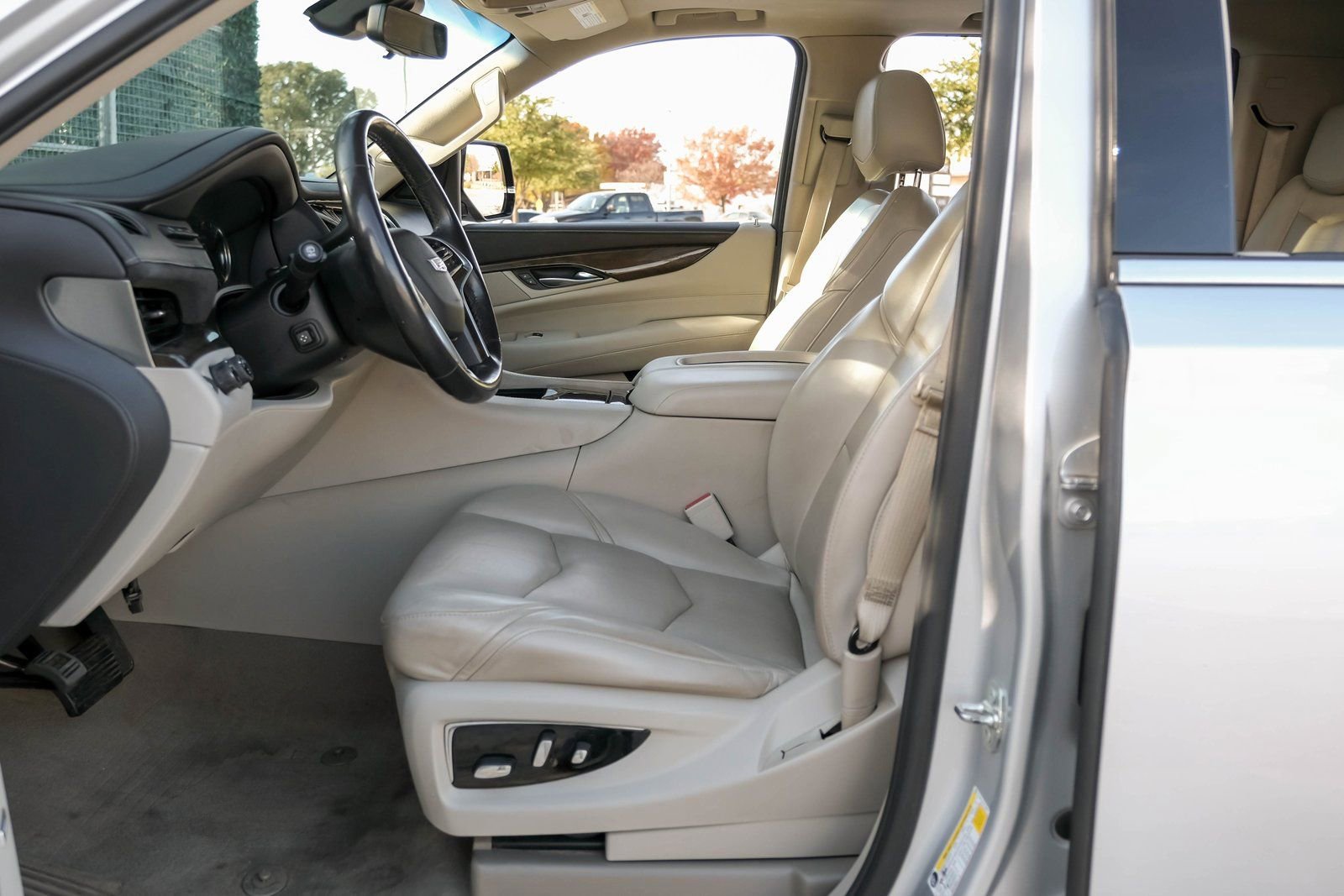 Used 2020 Cadillac Escalade ESV Luxury image 4