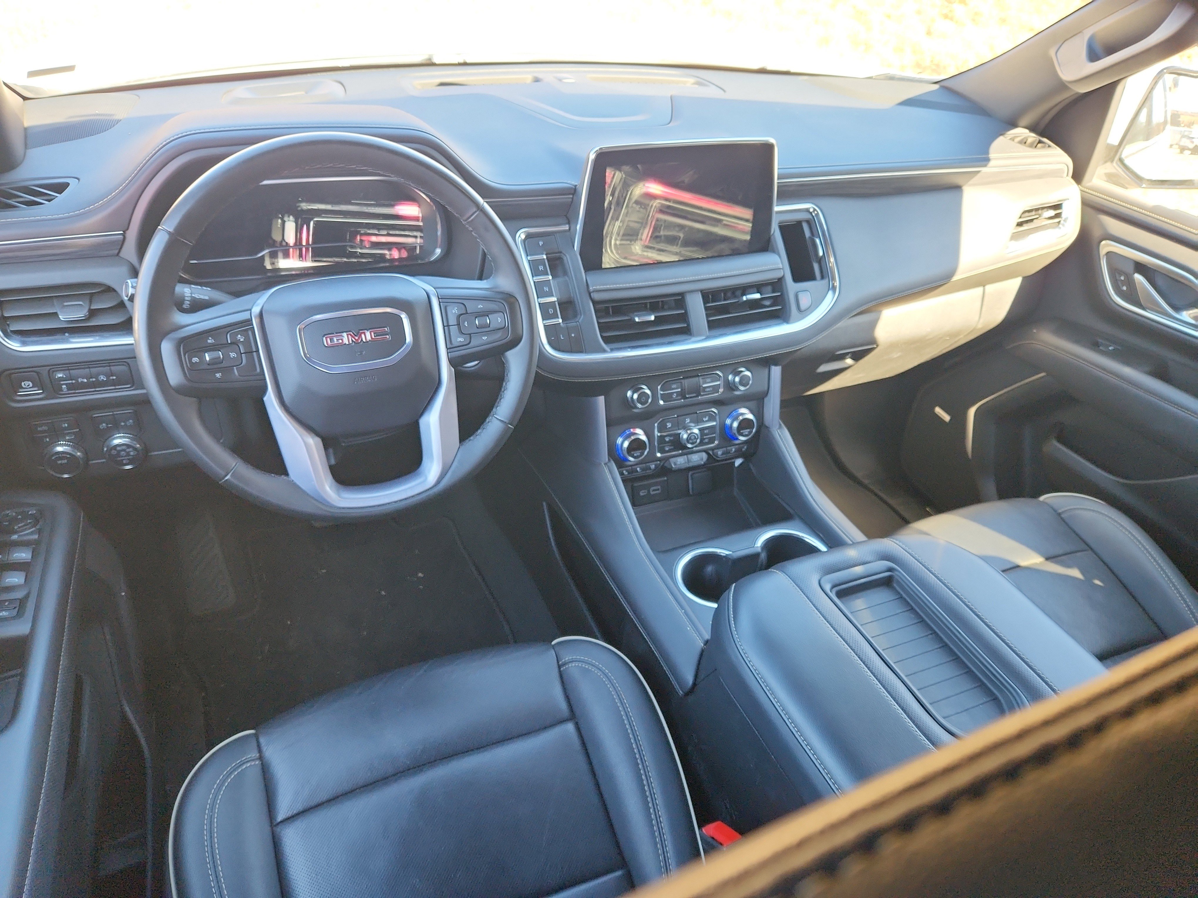 Used 2024 GMC Yukon SLT image 16