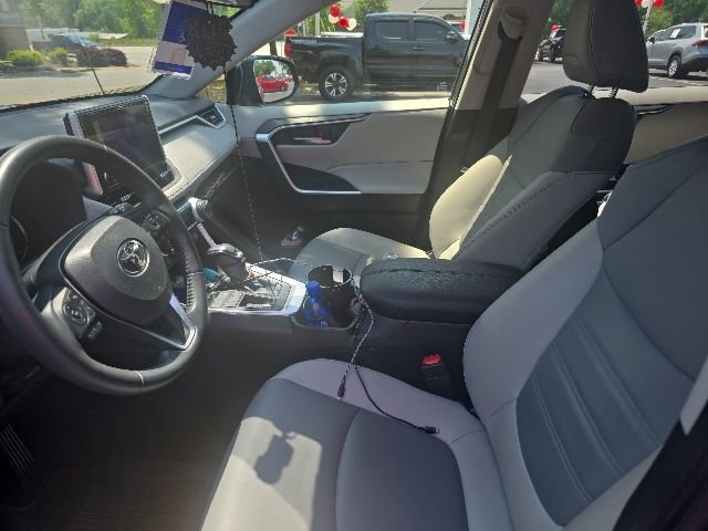 Used 2023 Toyota RAV4 XLE Premium FWD image 9