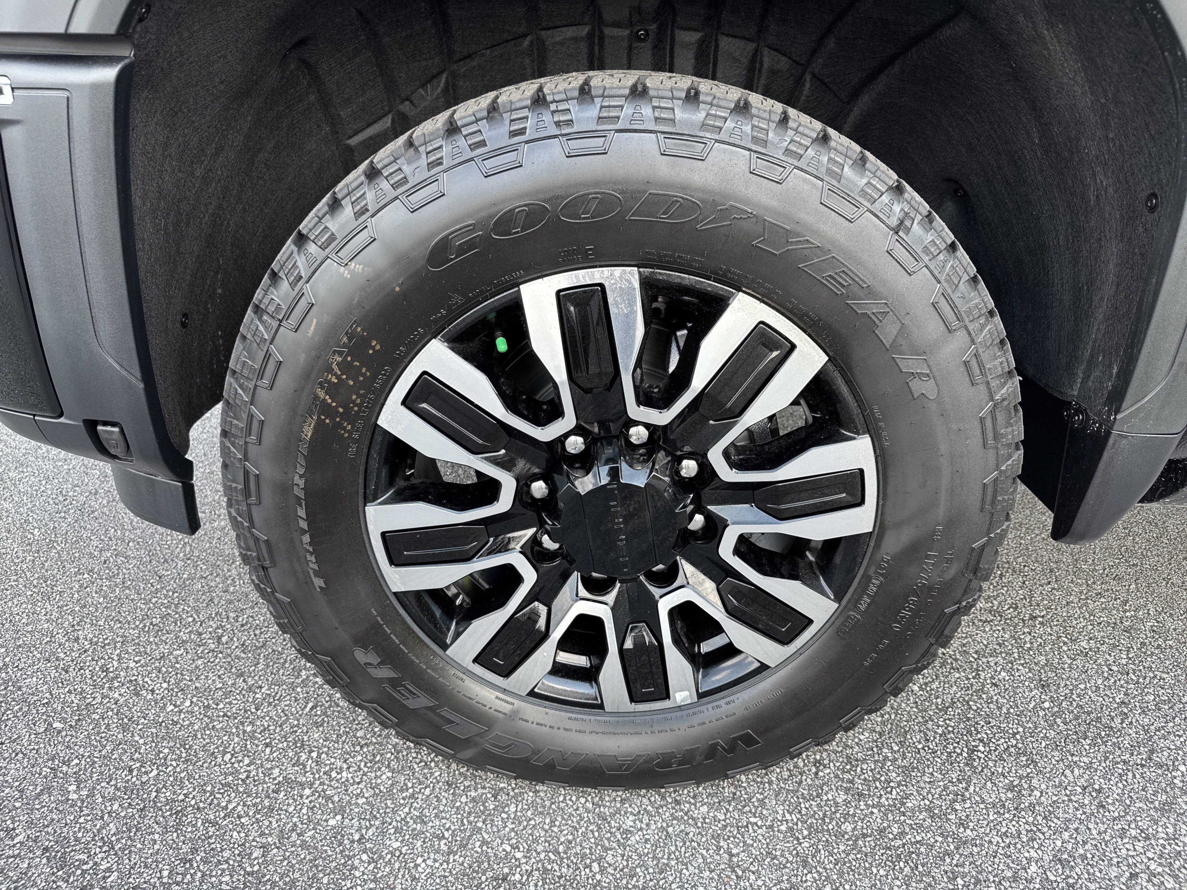 New 2026 GMC Sierra 2500 Denali Ultimate AWD/4WD image 13