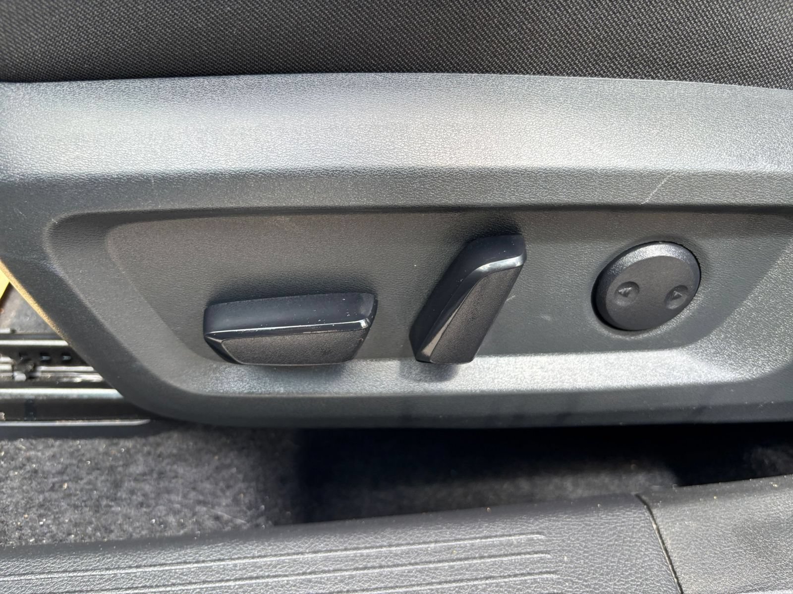 Used 2025 Nissan Rogue SV FWD image 22