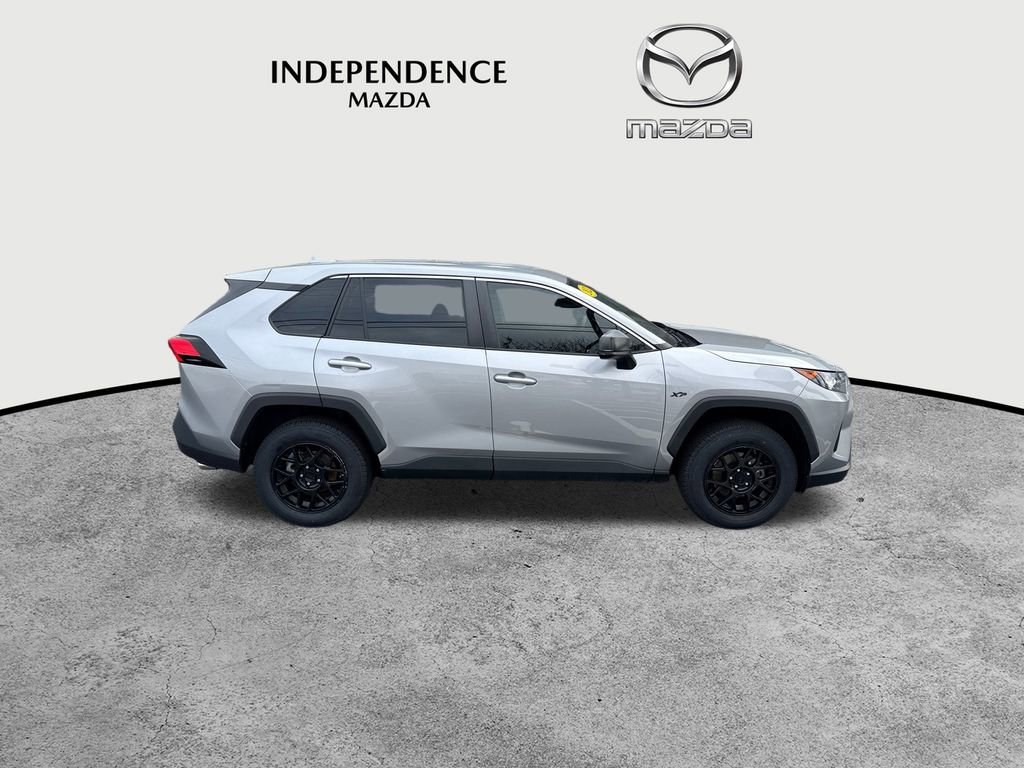 Used 2022 Toyota RAV4 LE image 2