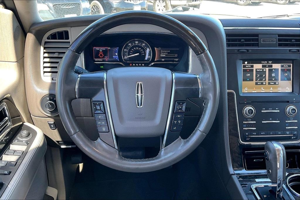 Used 2017 Lincoln Navigator Select image 8