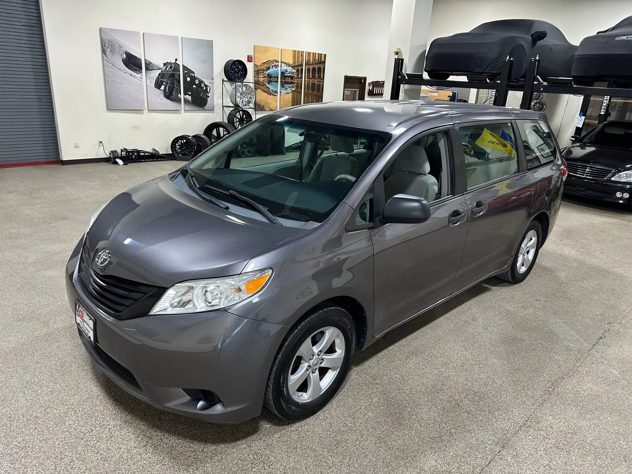 Used 2012 Toyota Sienna image 4