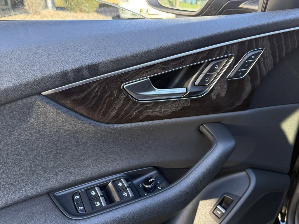 Used 2021 Audi Q8 Premium Plus image 9