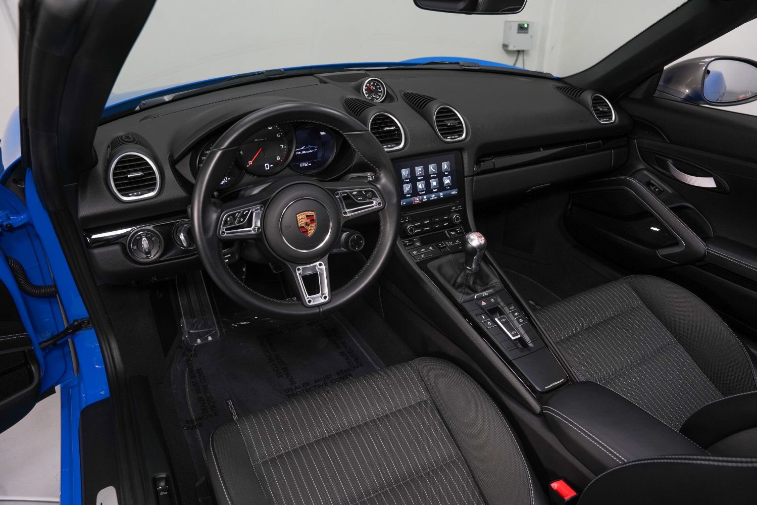 Used 2022 Porsche 718 Boxster RWD image 12
