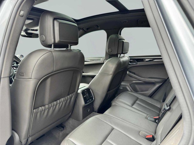 Used 2019 Porsche Macan image 37