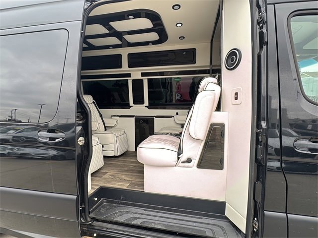 Used 2022 Mercedes-Benz Sprinter 3500 image 11