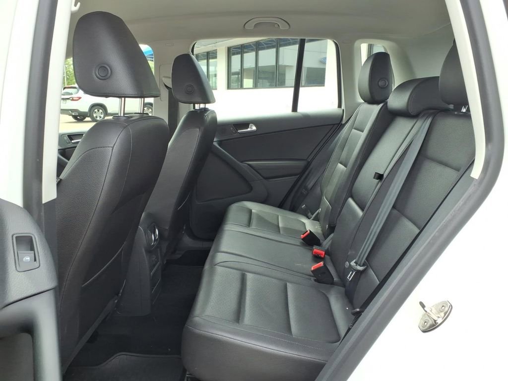 Used 2017 Volkswagen Tiguan S image 5