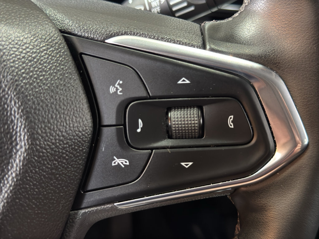 Used 2025 Chevrolet Trax LT w/ Driver Confidence Package FWD image 23