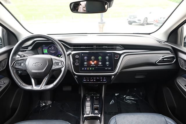 Used 2023 Chevrolet Bolt EUV LT w/ Convenience Package FWD image 16