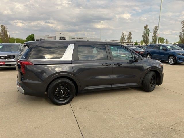 Used 2025 Kia Carnival FWD image 5