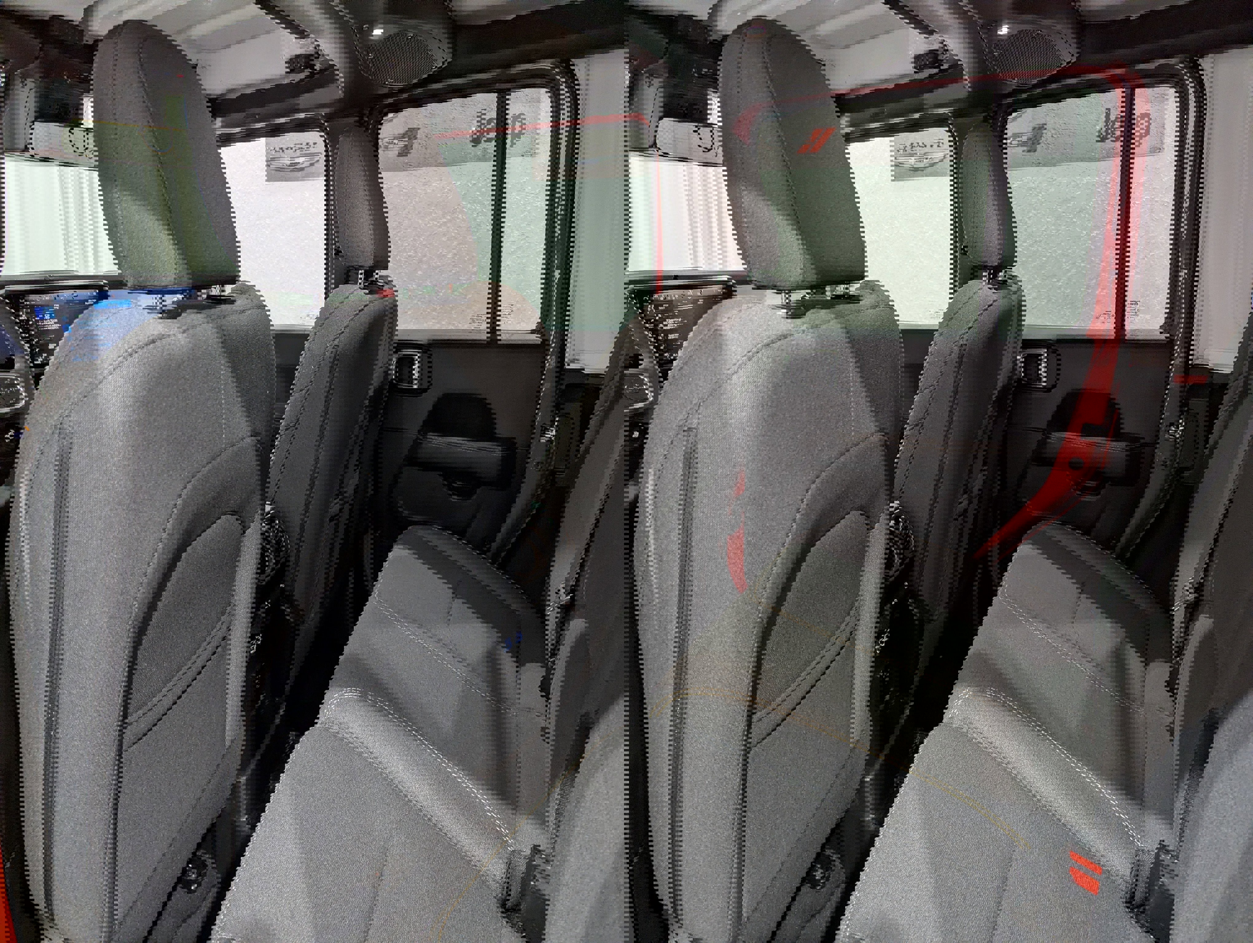 Used 2025 Jeep Wrangler Unlimited Sahara image 7