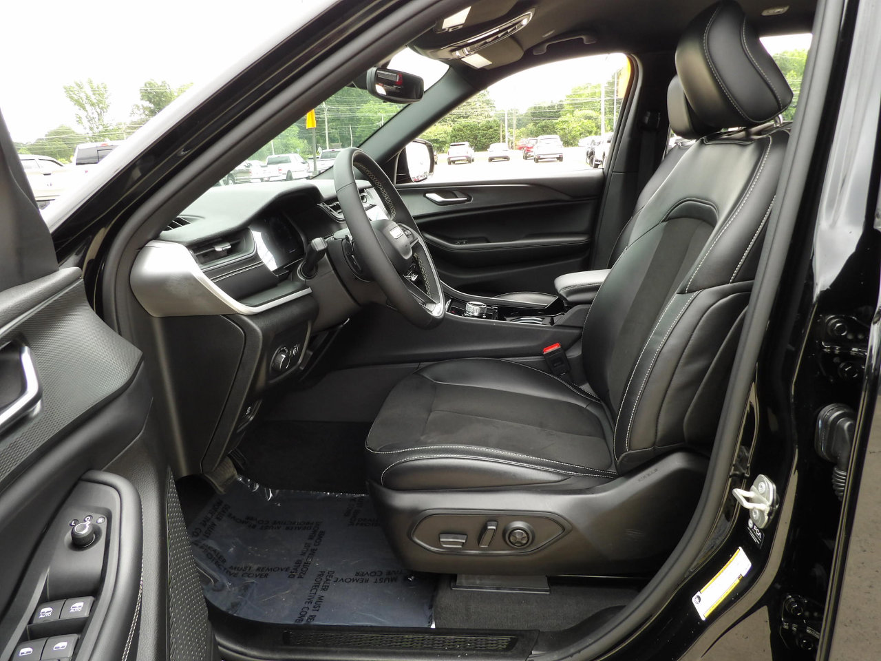 Used 2023 Jeep Grand Cherokee L Laredo image 11