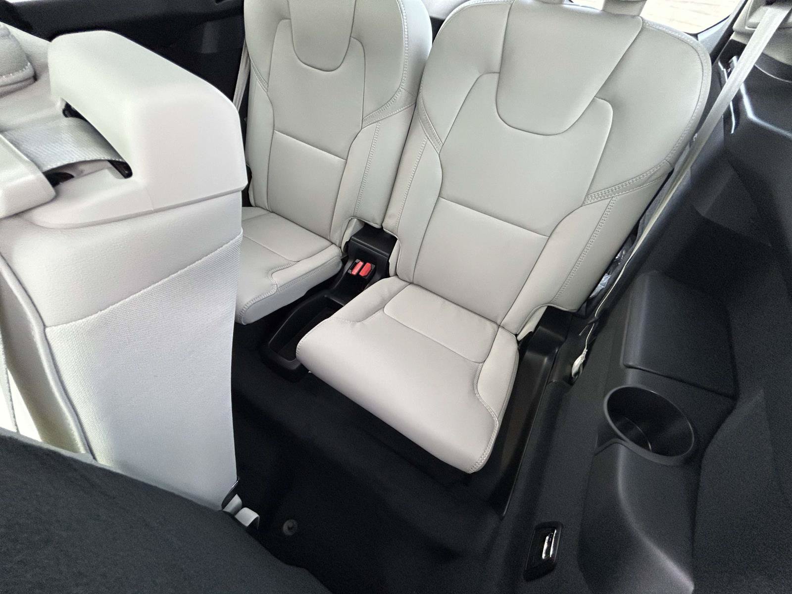 New 2026 Volvo XC90 B6 Ultra w/ Protection Package Premier AWD/4WD image 13