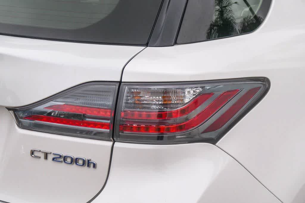 Used 2013 Lexus CT 200h w/ Premium Pkg w/Navigation FWD image 10