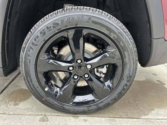 New 2025 Jeep Grand Cherokee L Laredo image 12