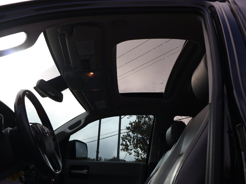 Used 2019 Toyota Sequoia Platinum AWD/4WD image 38