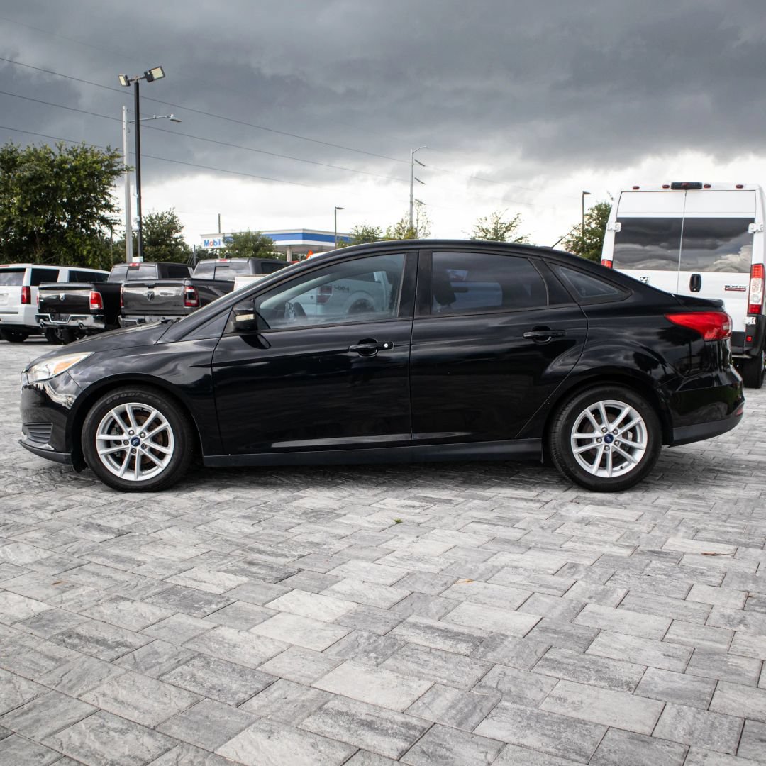 Used 2017 Ford Focus SE FWD image 4