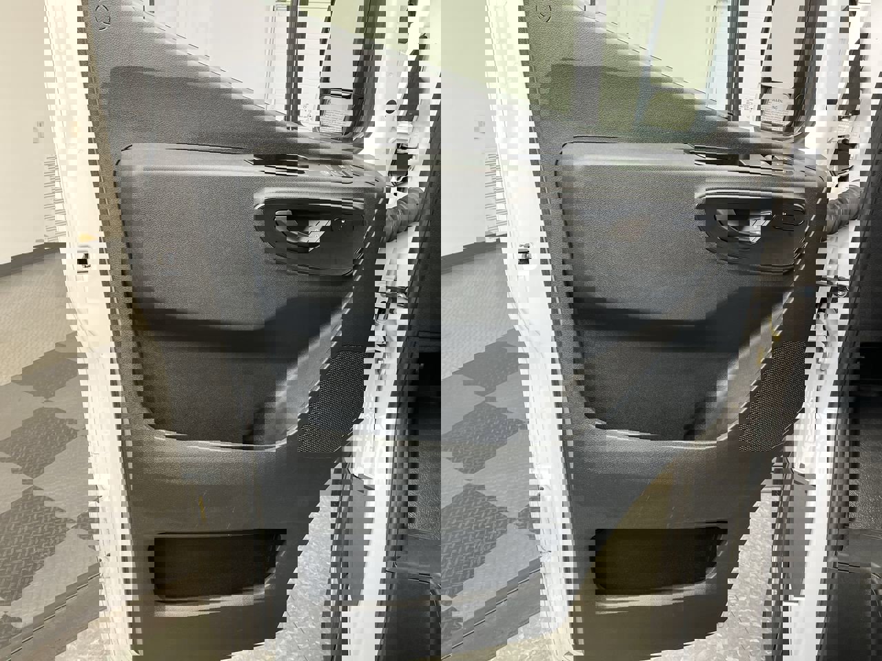 Used 2024 Mercedes-Benz Sprinter 2500 image 6