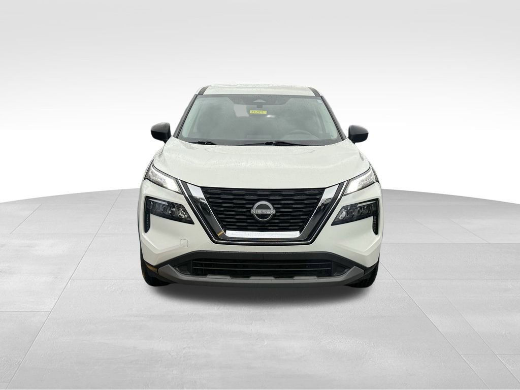 Used 2023 Nissan Rogue S image 2