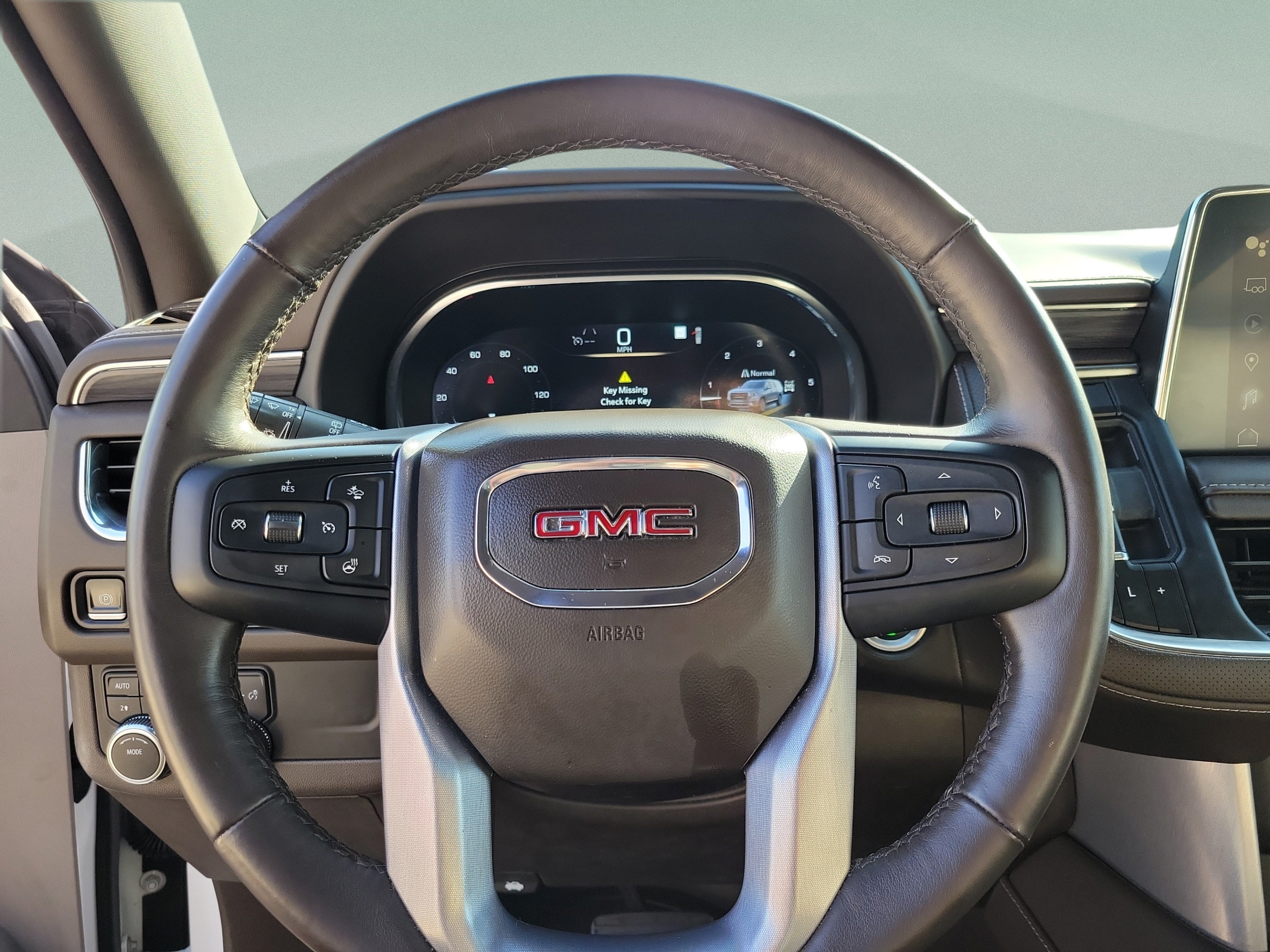 Used 2022 GMC Yukon XL SLT w/ SLT Luxury Package AWD/4WD image 17