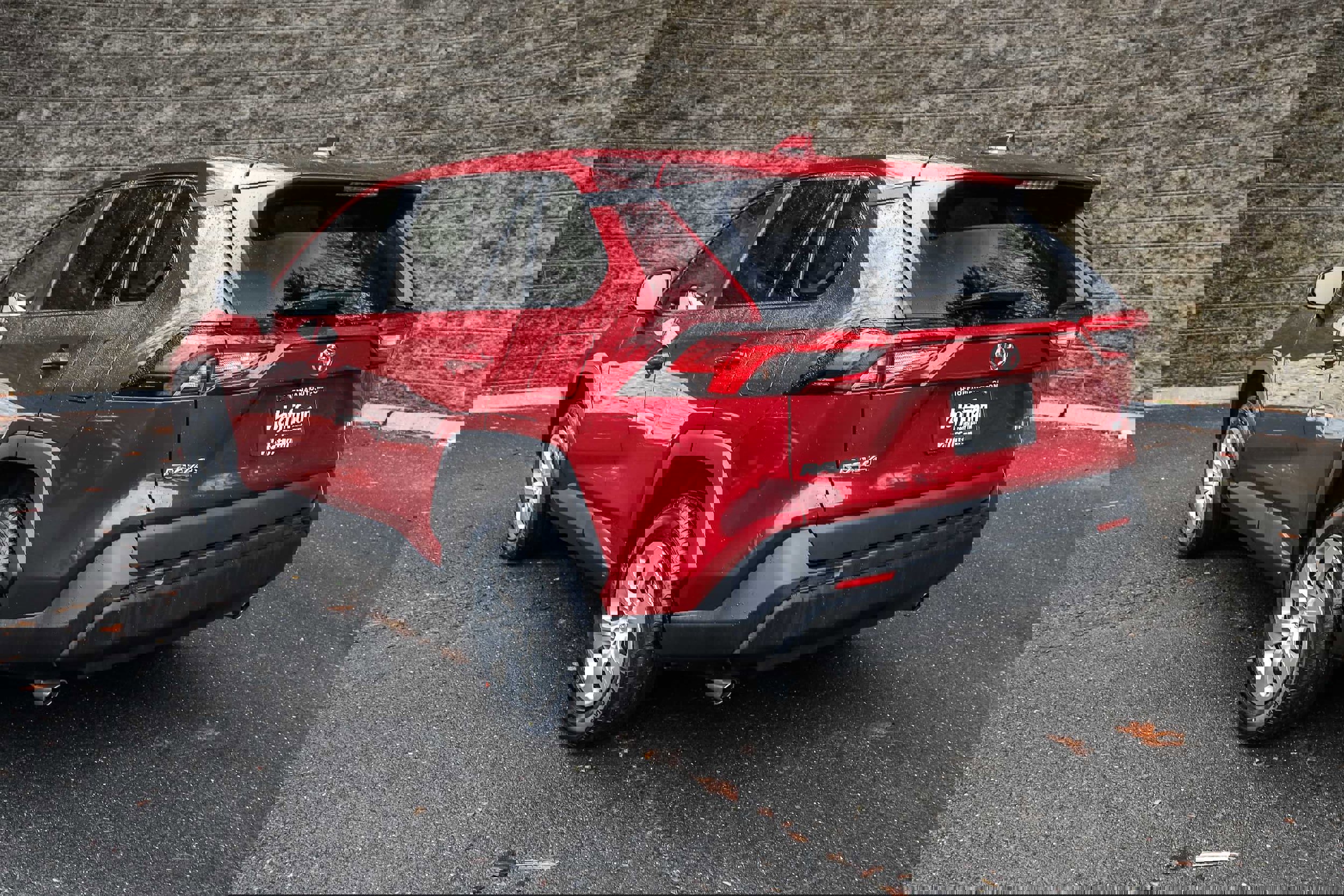 Used 2024 Toyota RAV4 LE image 9