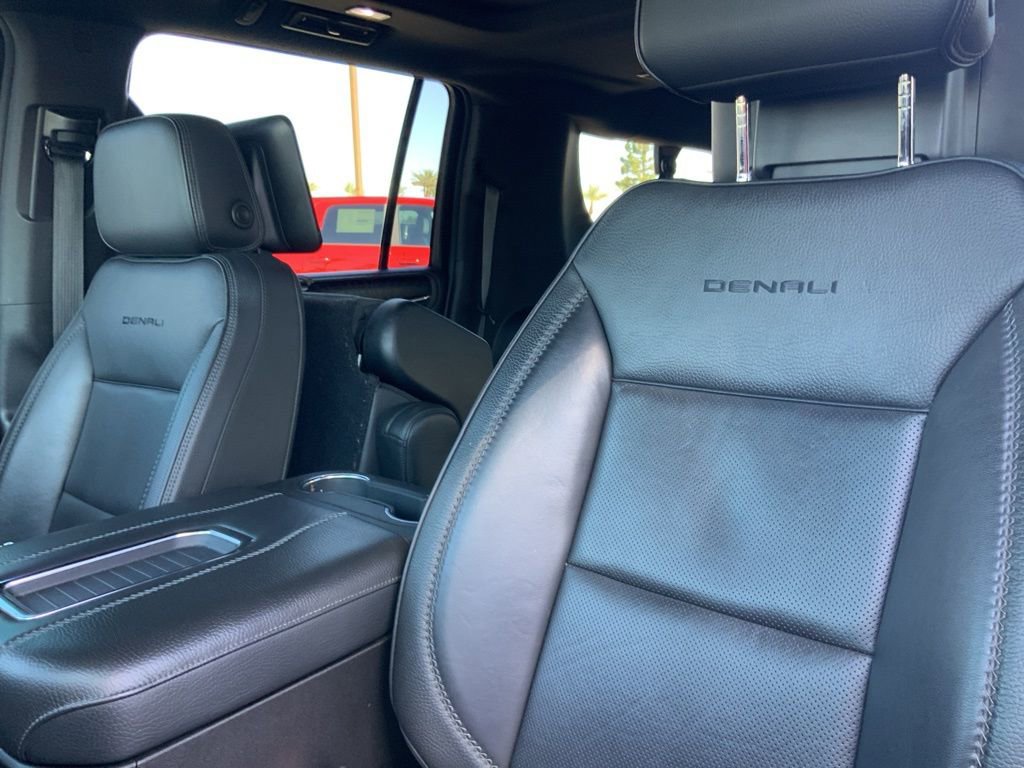Used 2021 GMC Yukon XL Denali w/ Denali Premium Package image 17