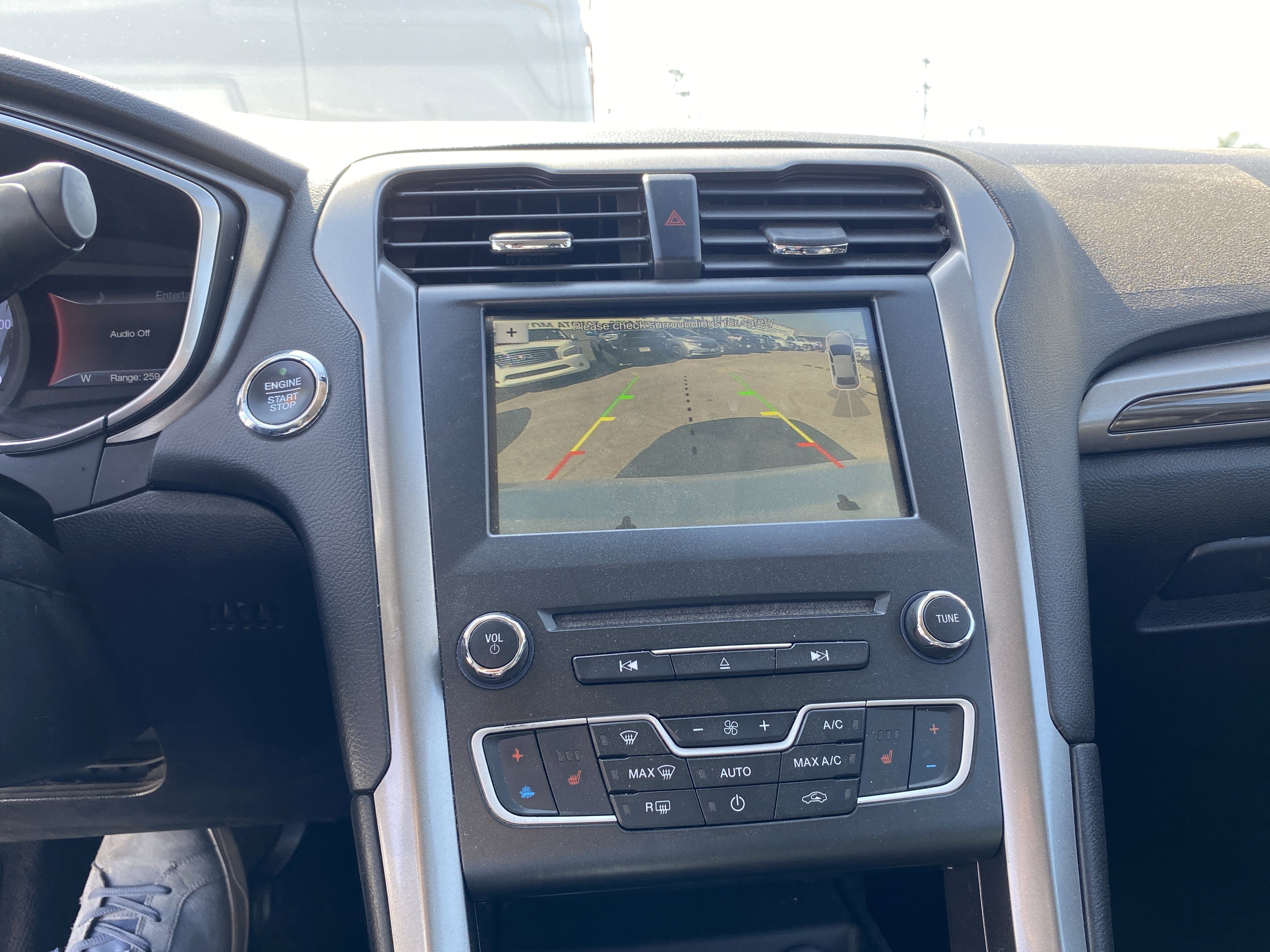 Used 2018 Ford Fusion SE w/ Equipment Group 602A FWD image 15