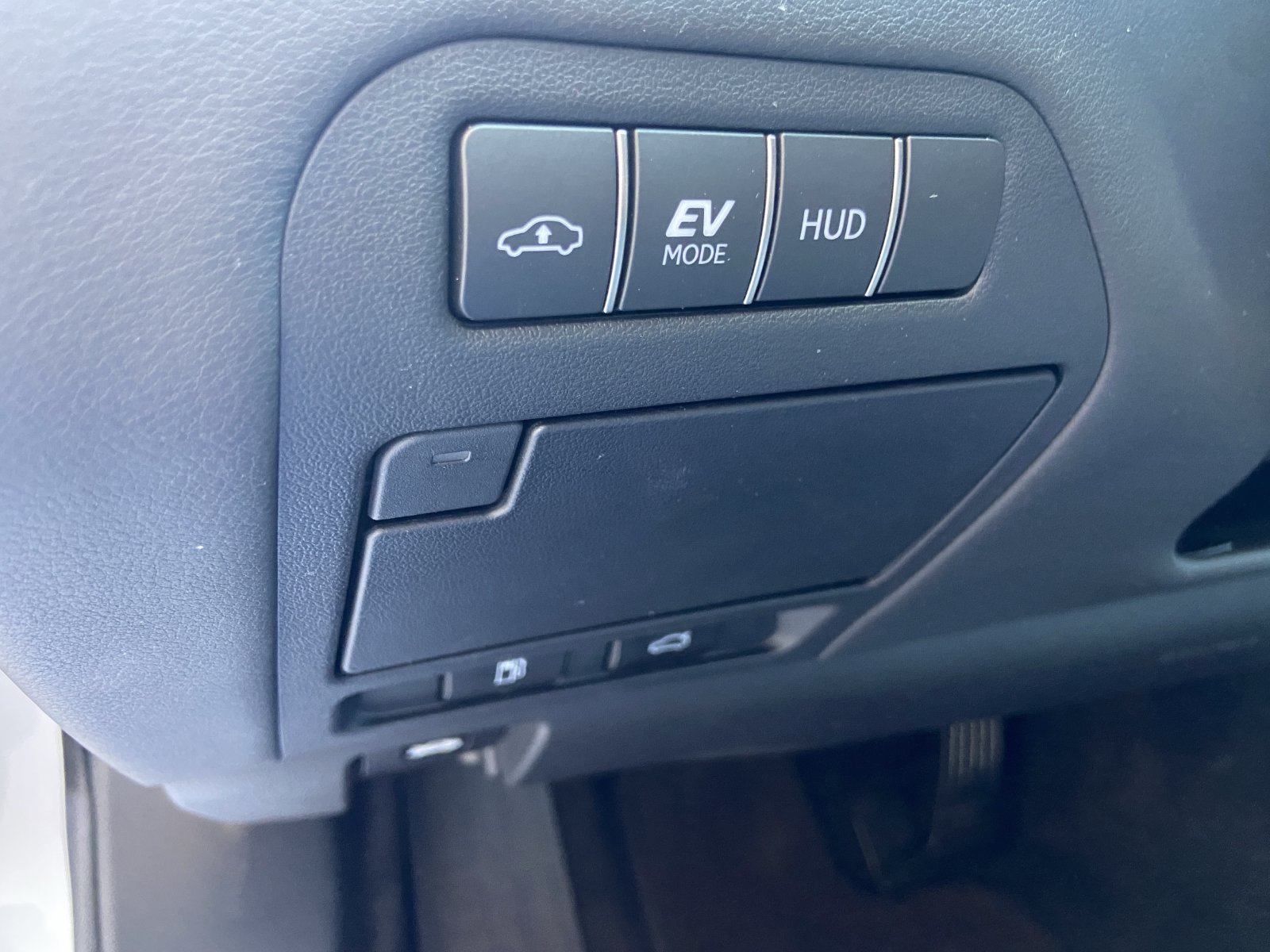 Used 2023 Lexus LS 500h AWD w/ Luxury Package image 29