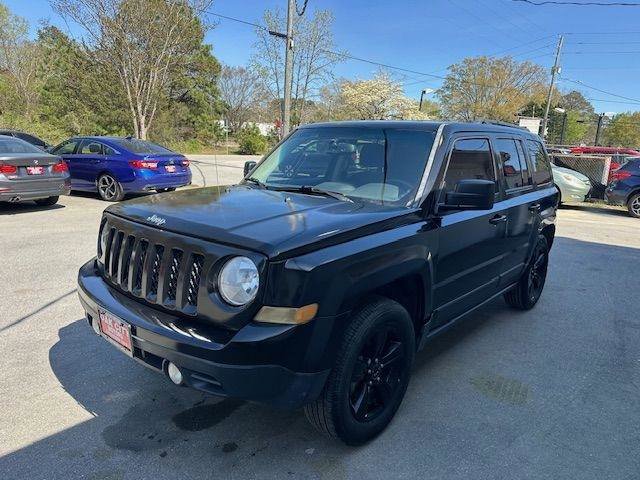 Used 2016 Jeep Patriot Latitude FWD image 2