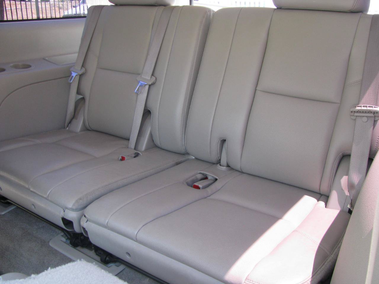 Used 2009 Chevrolet Suburban LTZ RWD image 13