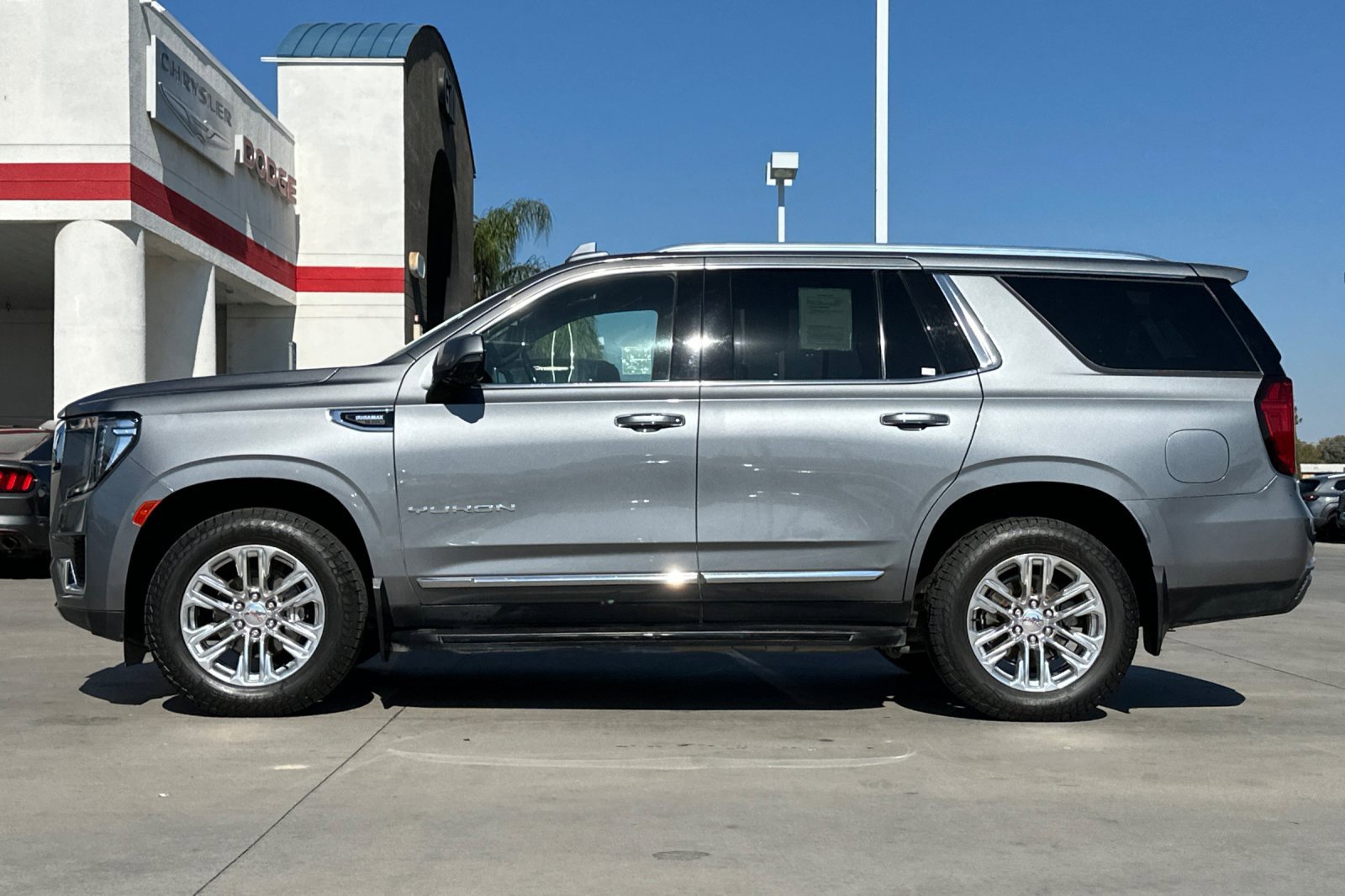 Used 2021 GMC Yukon SLT image 3