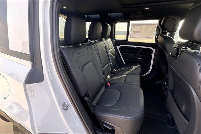 New 2026 Land Rover Defender 110 X-Dynamic SE image 11