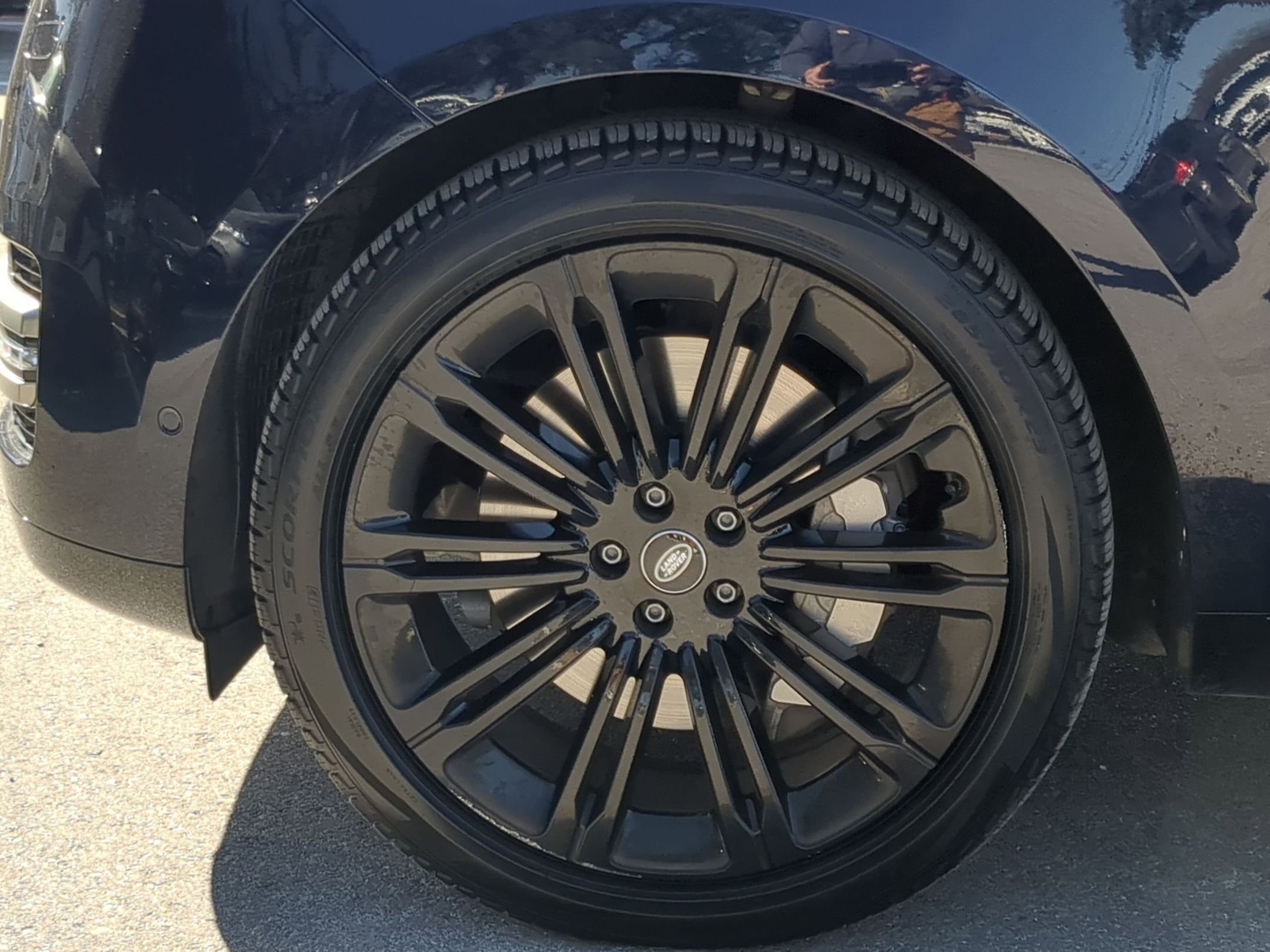 Used 2023 Land Rover Range Rover Long Wheelbase SE image 9