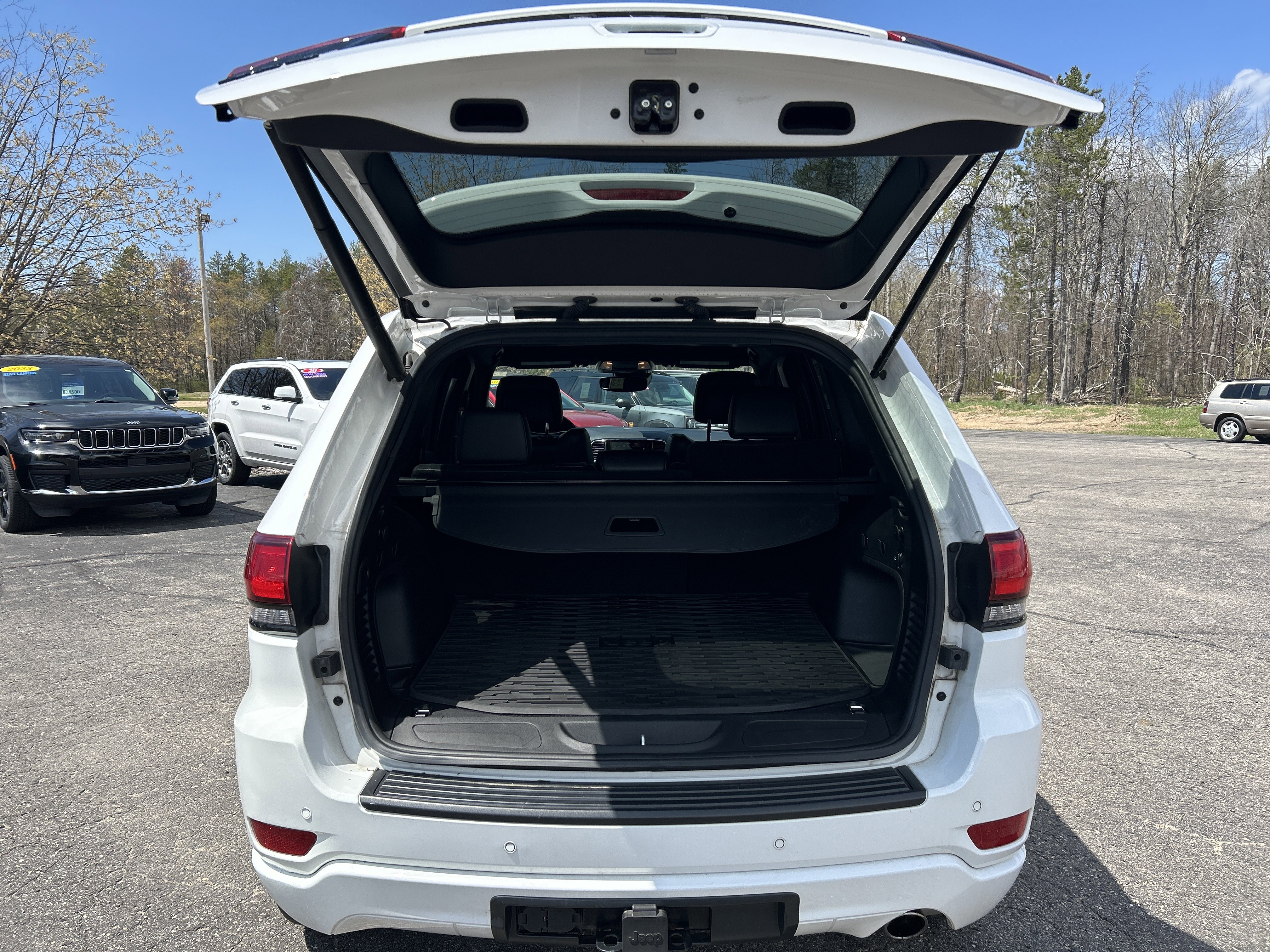 Used 2022 Jeep Grand Cherokee Altitude AWD/4WD image 12
