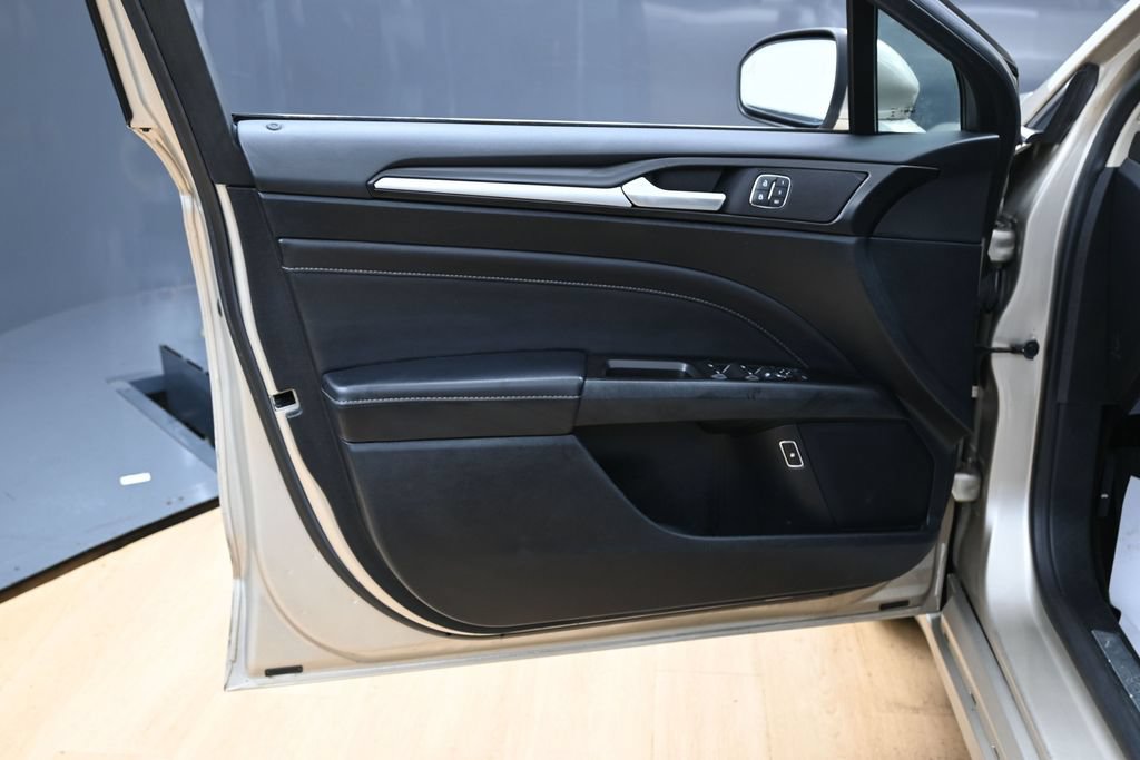 Used 2018 Ford Fusion Energi Titanium FWD image 35