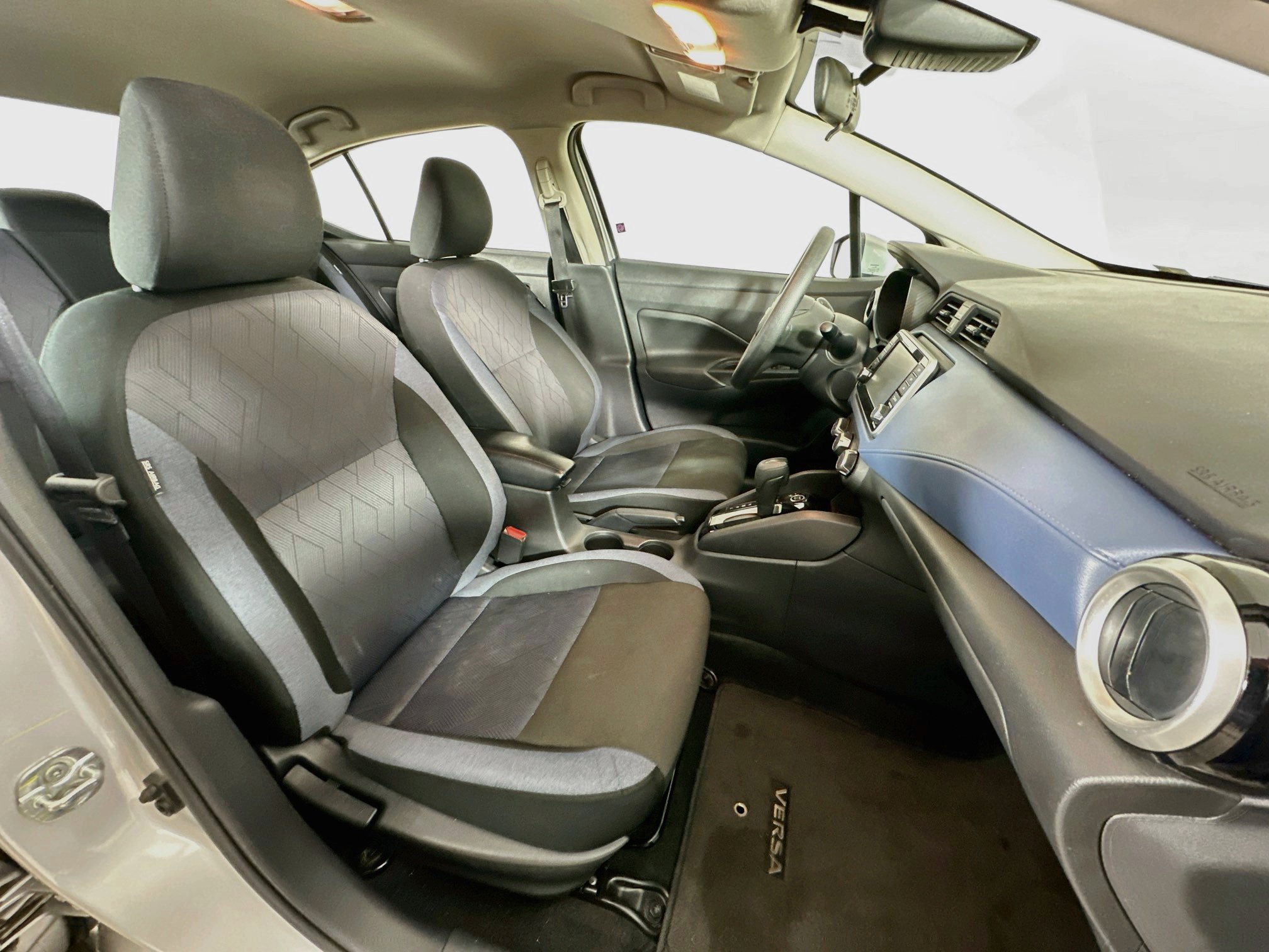 Used 2025 Nissan Versa SV FWD image 28
