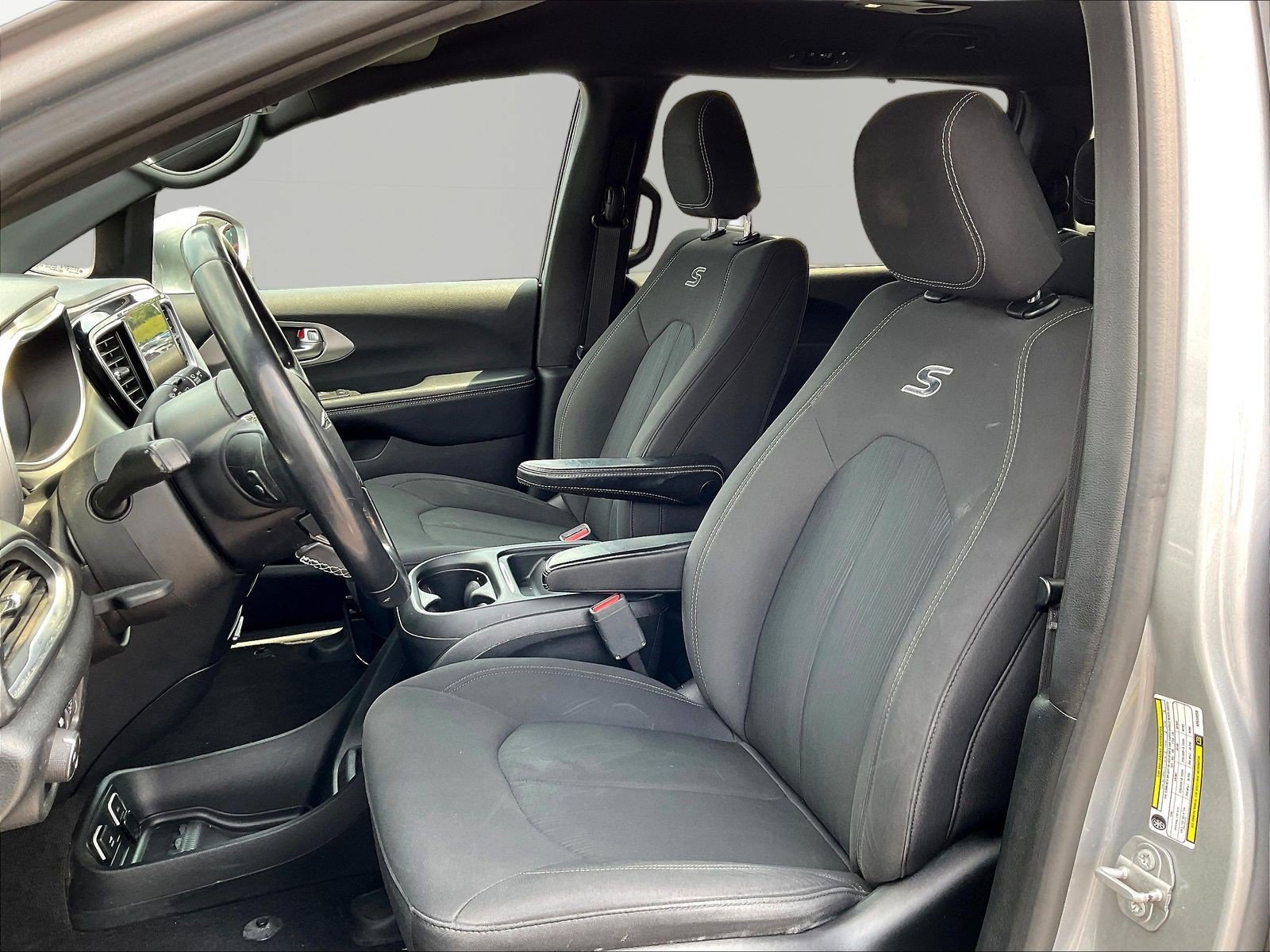 Used 2019 Chrysler Pacifica Touring Plus w/ Advanced Safetytec Group FWD image 21