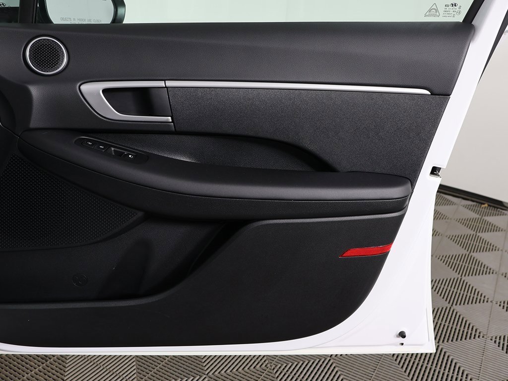 Used 2025 Hyundai Sonata SE image 18