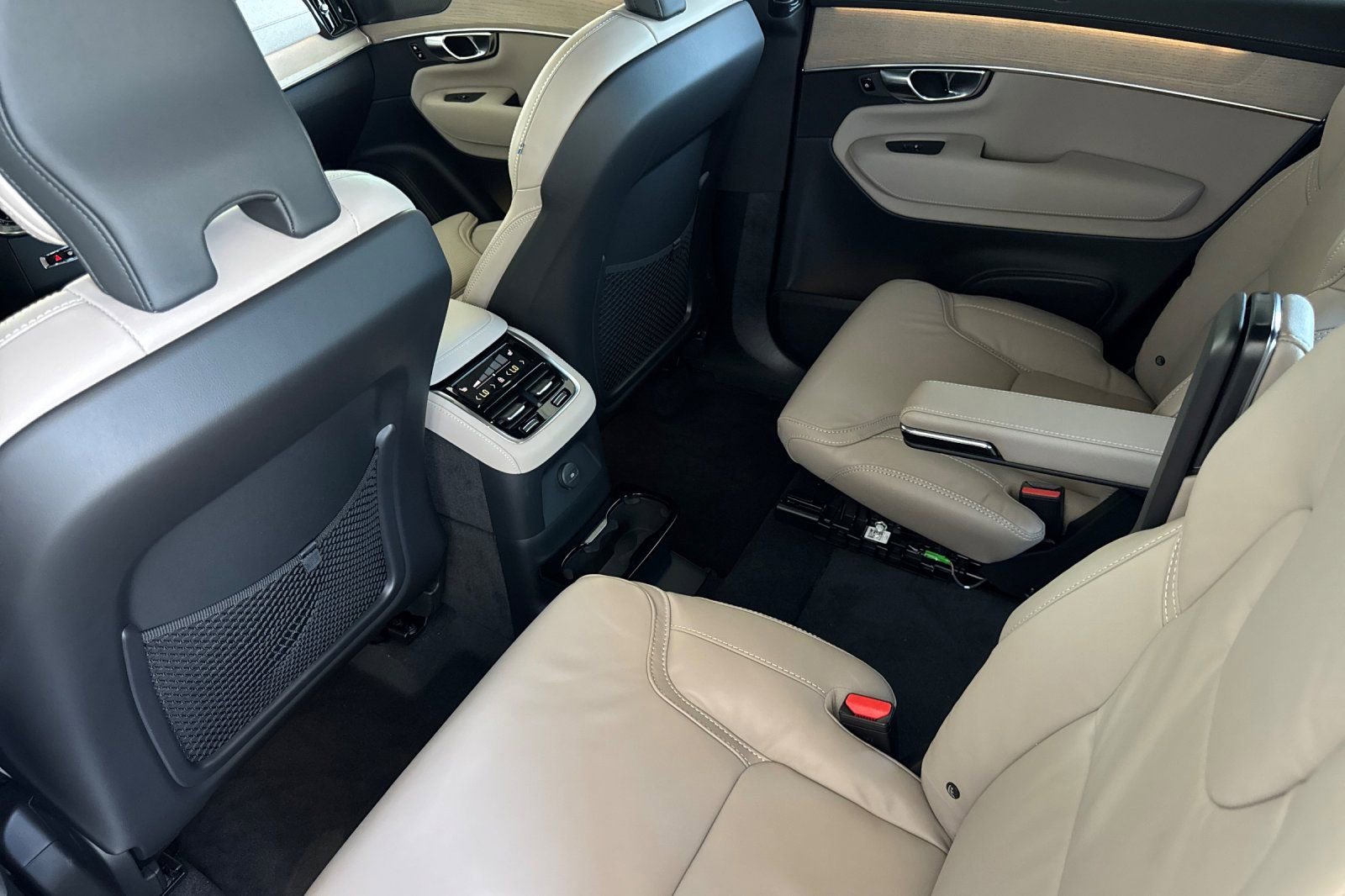 New 2026 Volvo XC90 T8 Ultra image 4