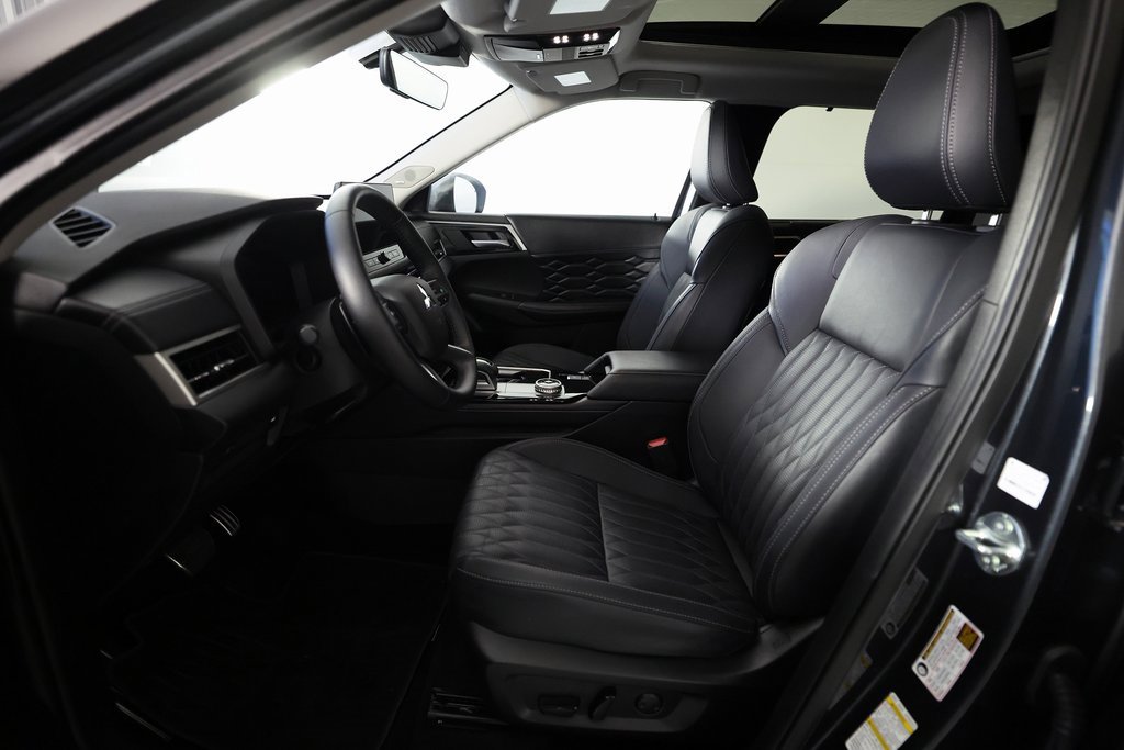 Used 2025 Mitsubishi Outlander SEL image 17