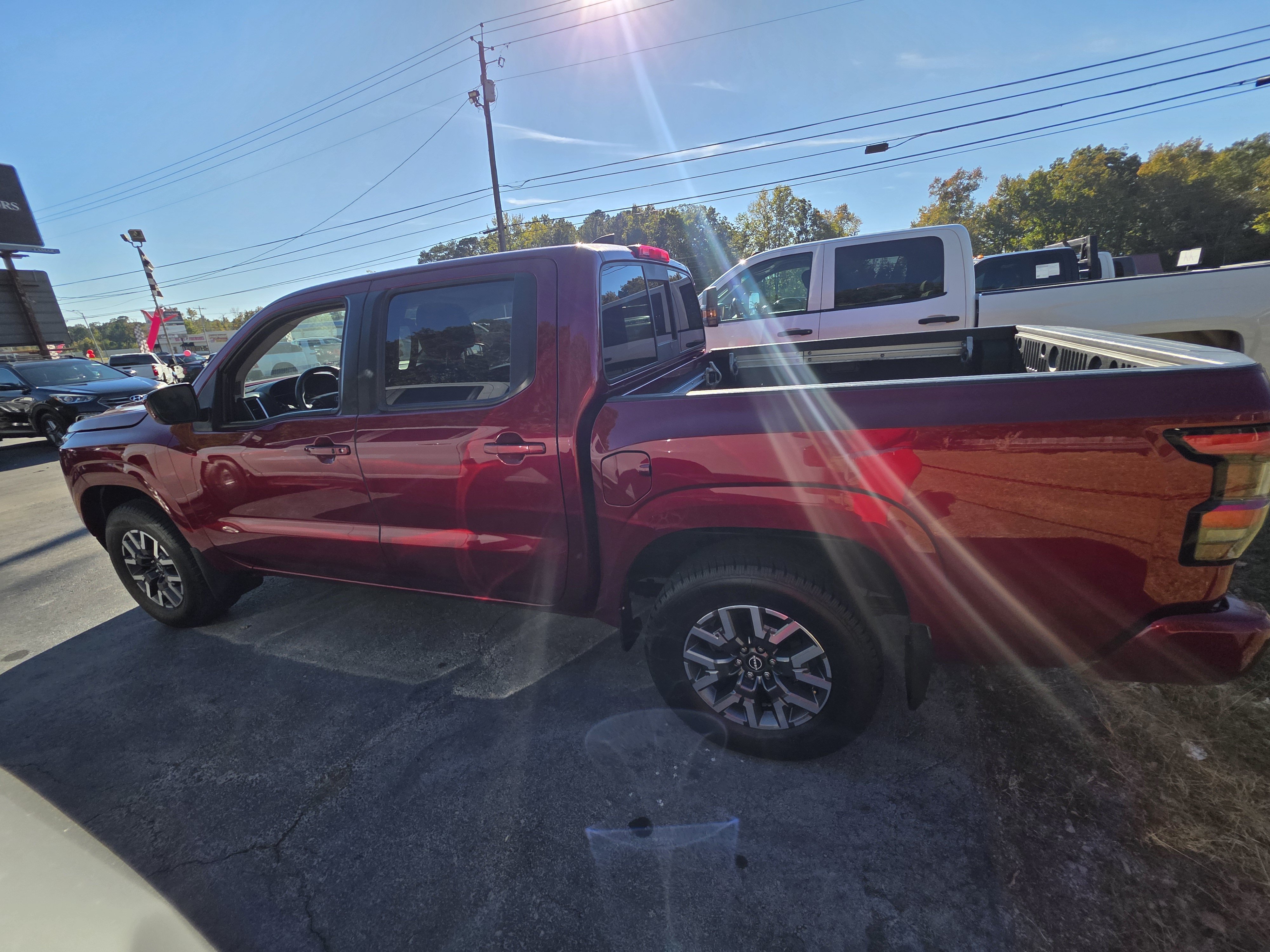 Used 2022 Nissan Frontier SV AWD/4WD image 9