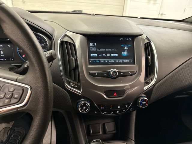 Used 2018 Chevrolet Cruze LT w/ Convenience Package FWD image 16