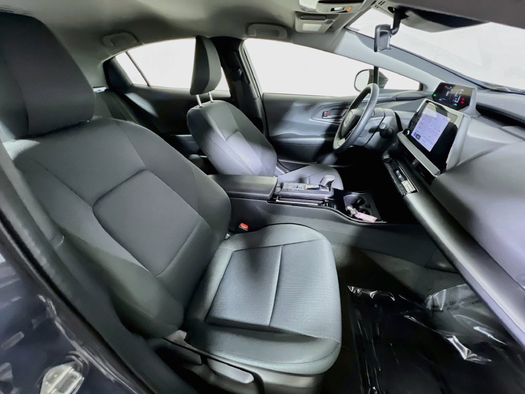 Certified 2025 Toyota Prius LE FWD image 24