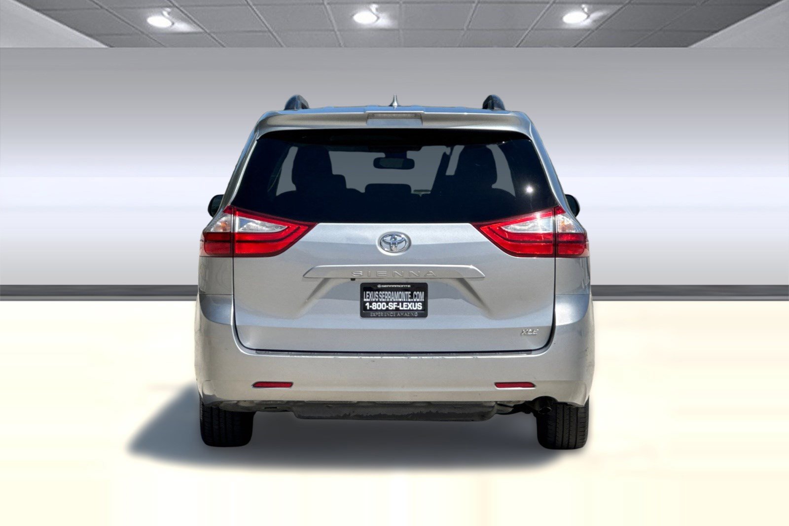 Used 2018 Toyota Sienna XLE FWD image 9