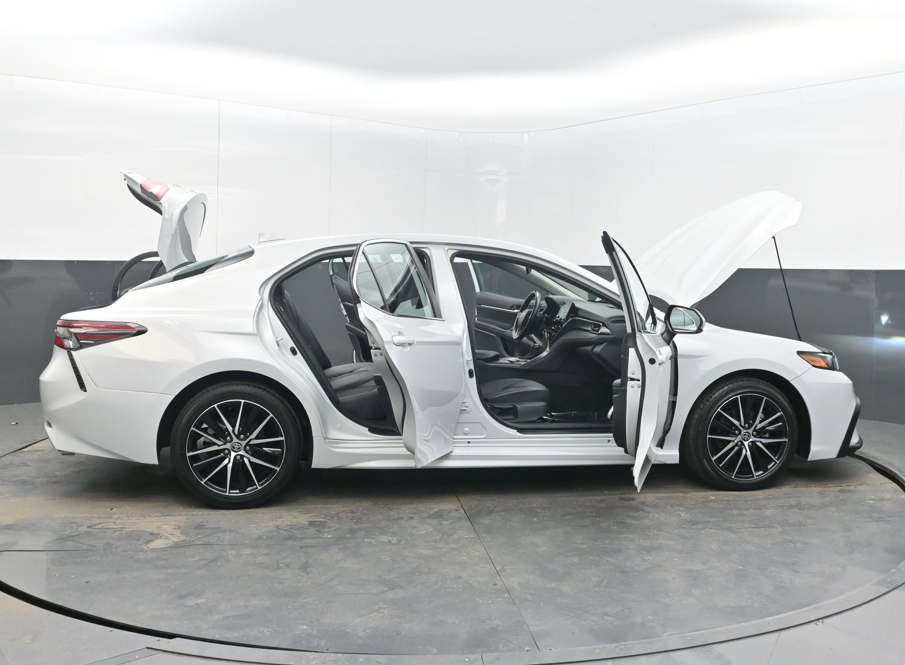 Used 2024 Toyota Camry SE image 47