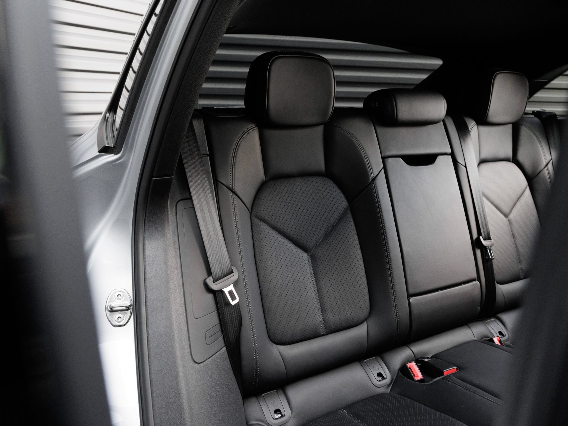 Certified 2026 Porsche Macan AWD/4WD image 32