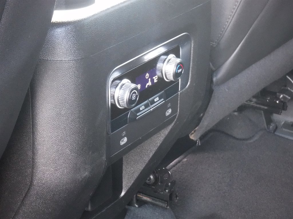 Used 2023 GMC Yukon XL SLT image 12