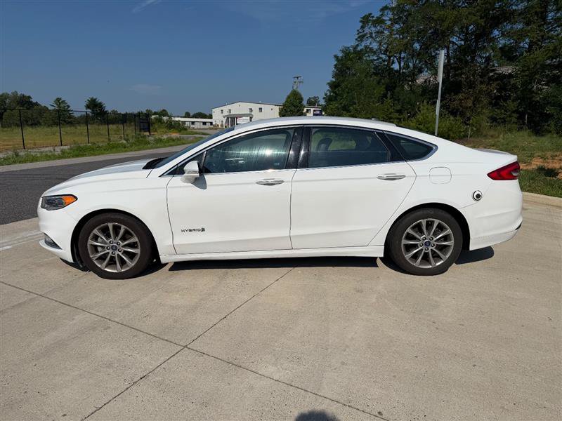 Used 2017 Ford Fusion SE w/ Equipment Group 602A FWD image 4